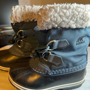 Sorel Kids Boots in Black and Gray